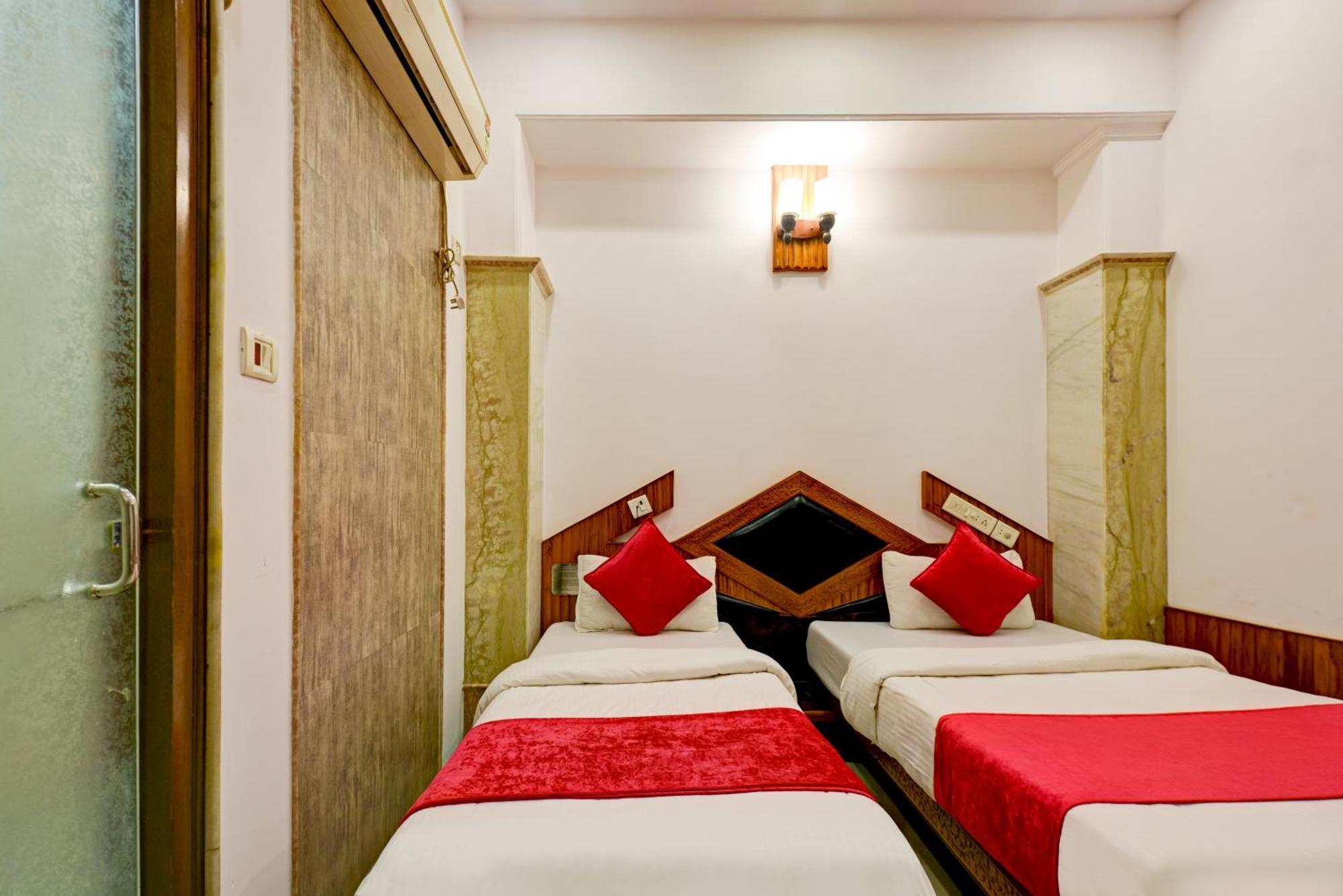 The Natraj Yes Please -New Delhi Hotel Buitenkant foto