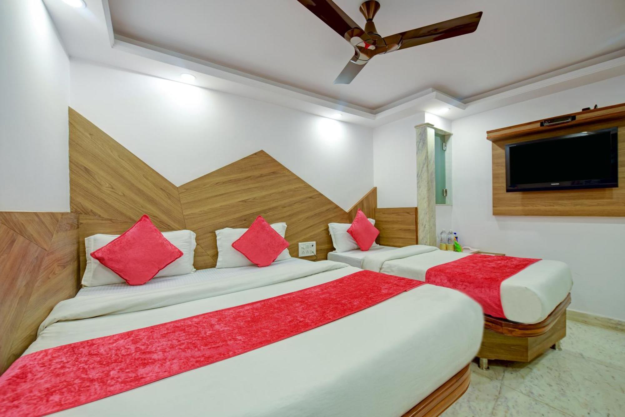 The Natraj Yes Please -New Delhi Hotel Buitenkant foto
