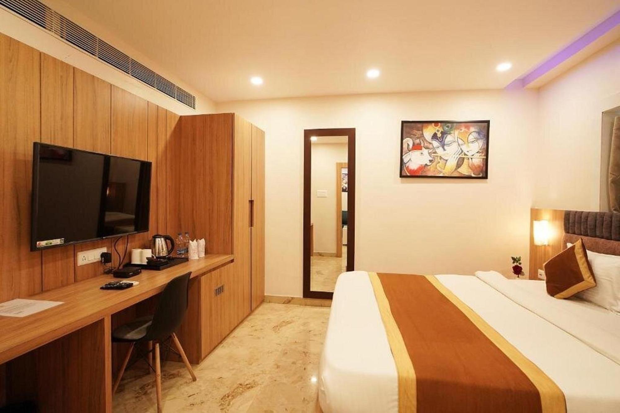 The Natraj Yes Please -New Delhi Hotel Buitenkant foto